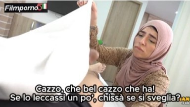 Sorellastra Velata Sorpresa in un Momento Intimo e Molto Bagnato